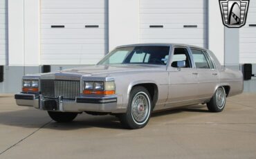 Cadillac-Brougham-Berline-1987-2