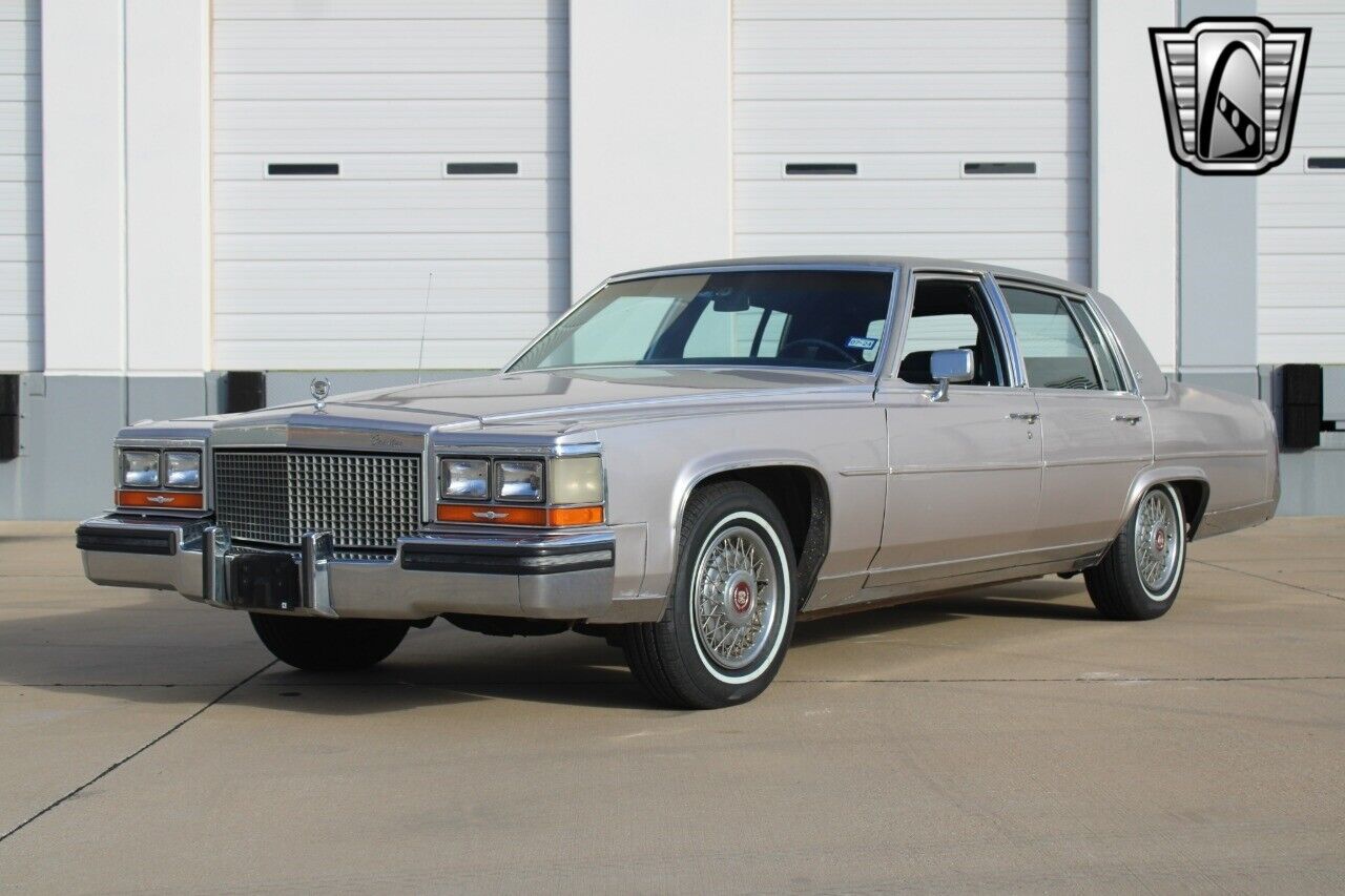 Cadillac-Brougham-Berline-1987-2