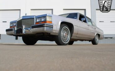 Cadillac-Brougham-Berline-1987-3