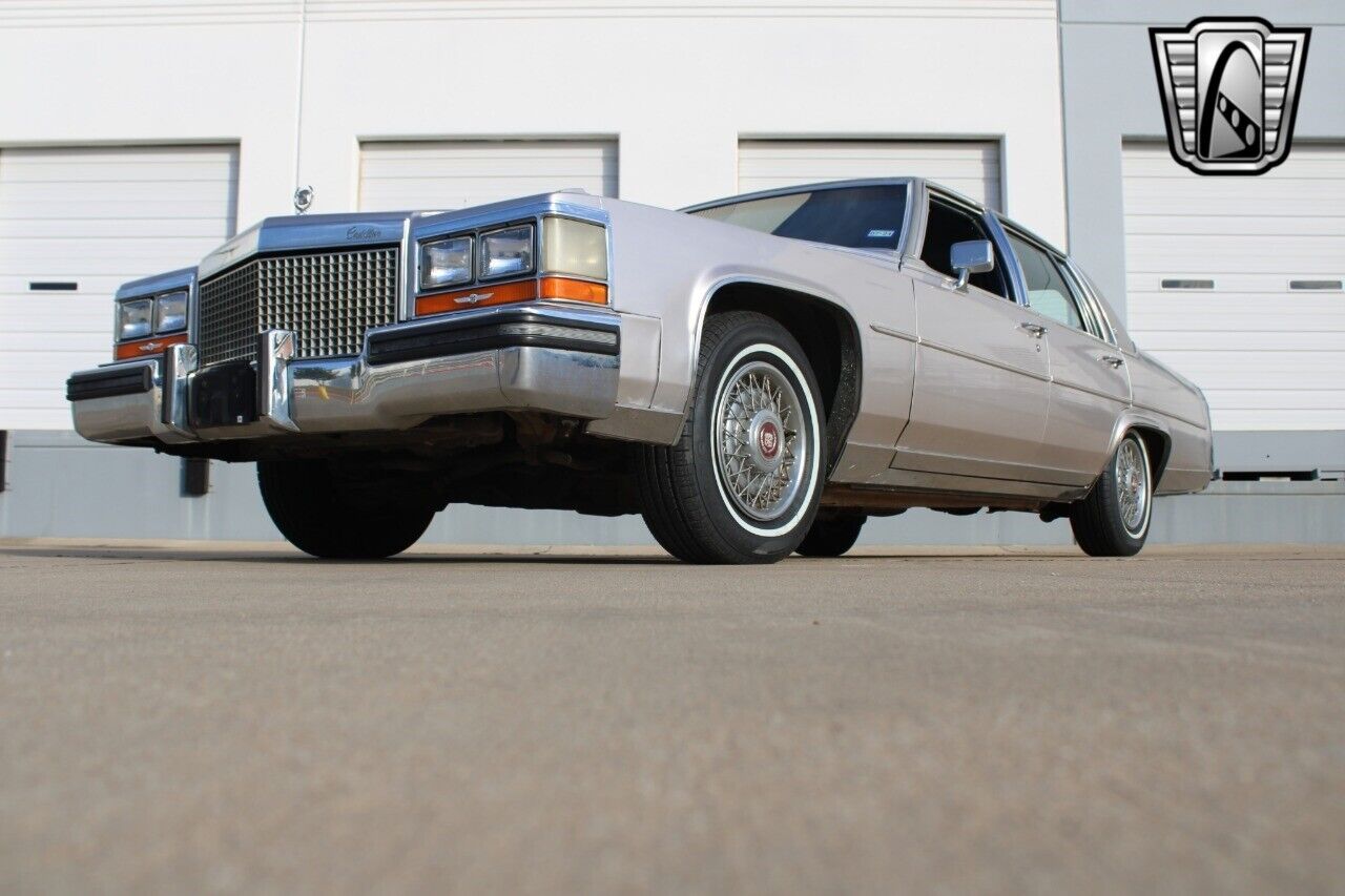 Cadillac-Brougham-Berline-1987-3