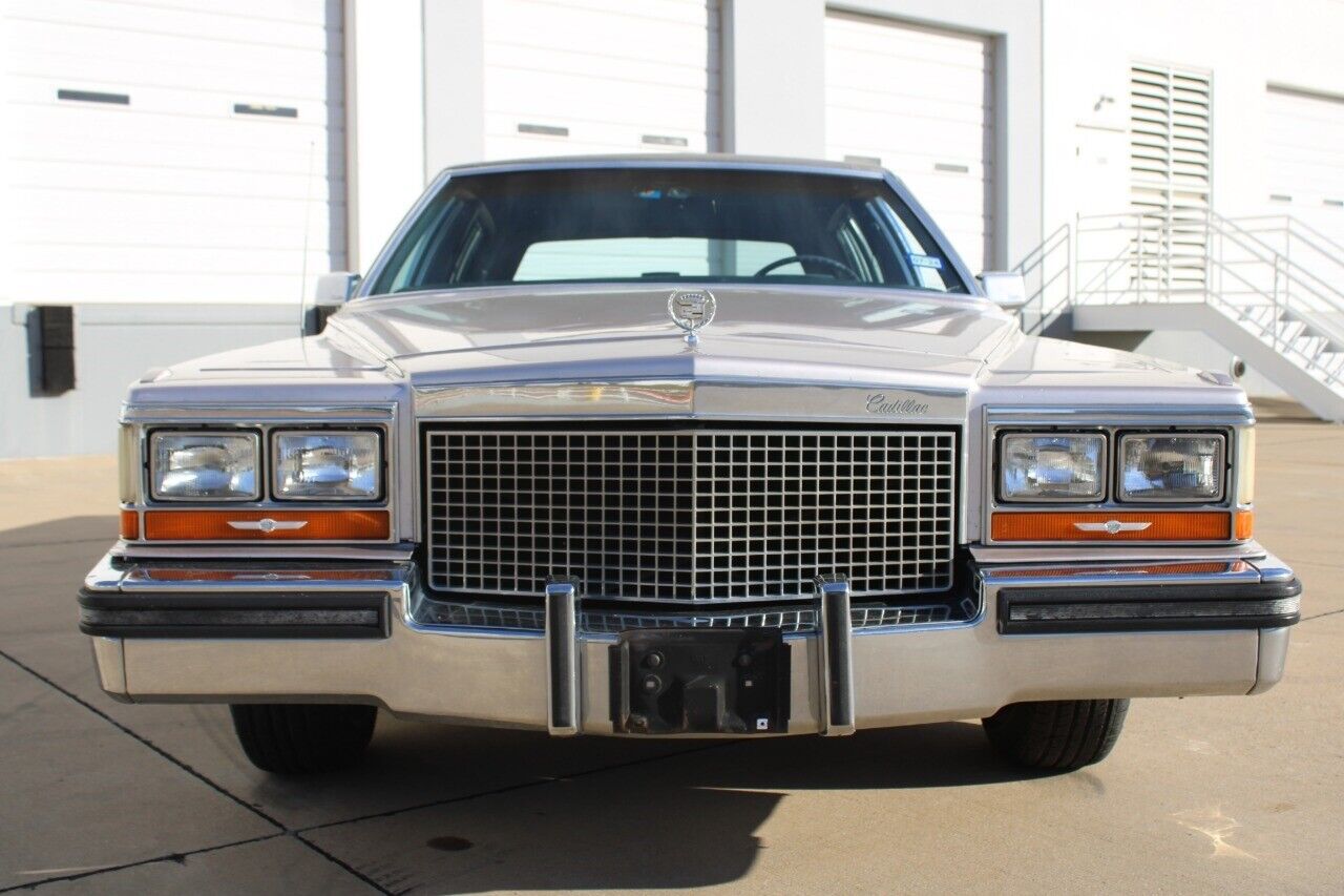 Cadillac-Brougham-Berline-1987-8