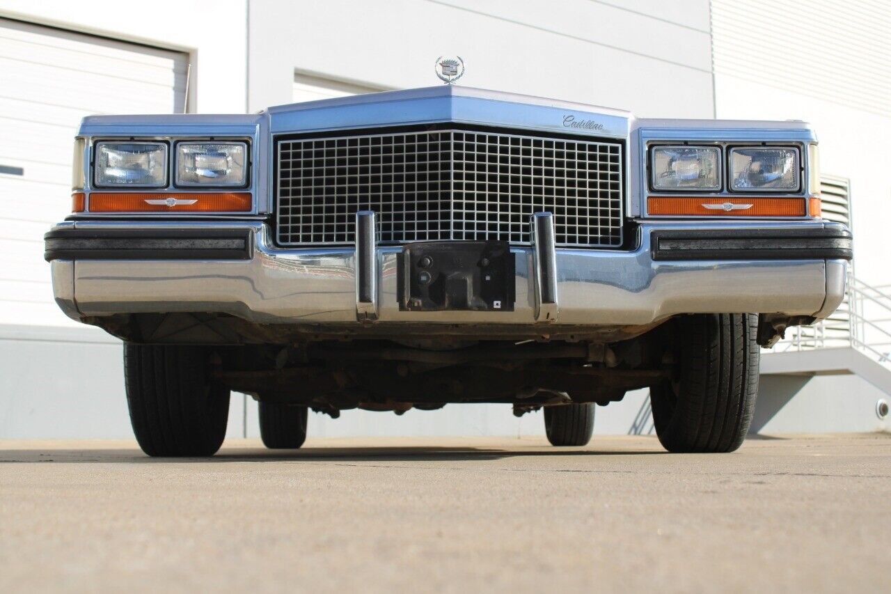 Cadillac-Brougham-Berline-1987-9