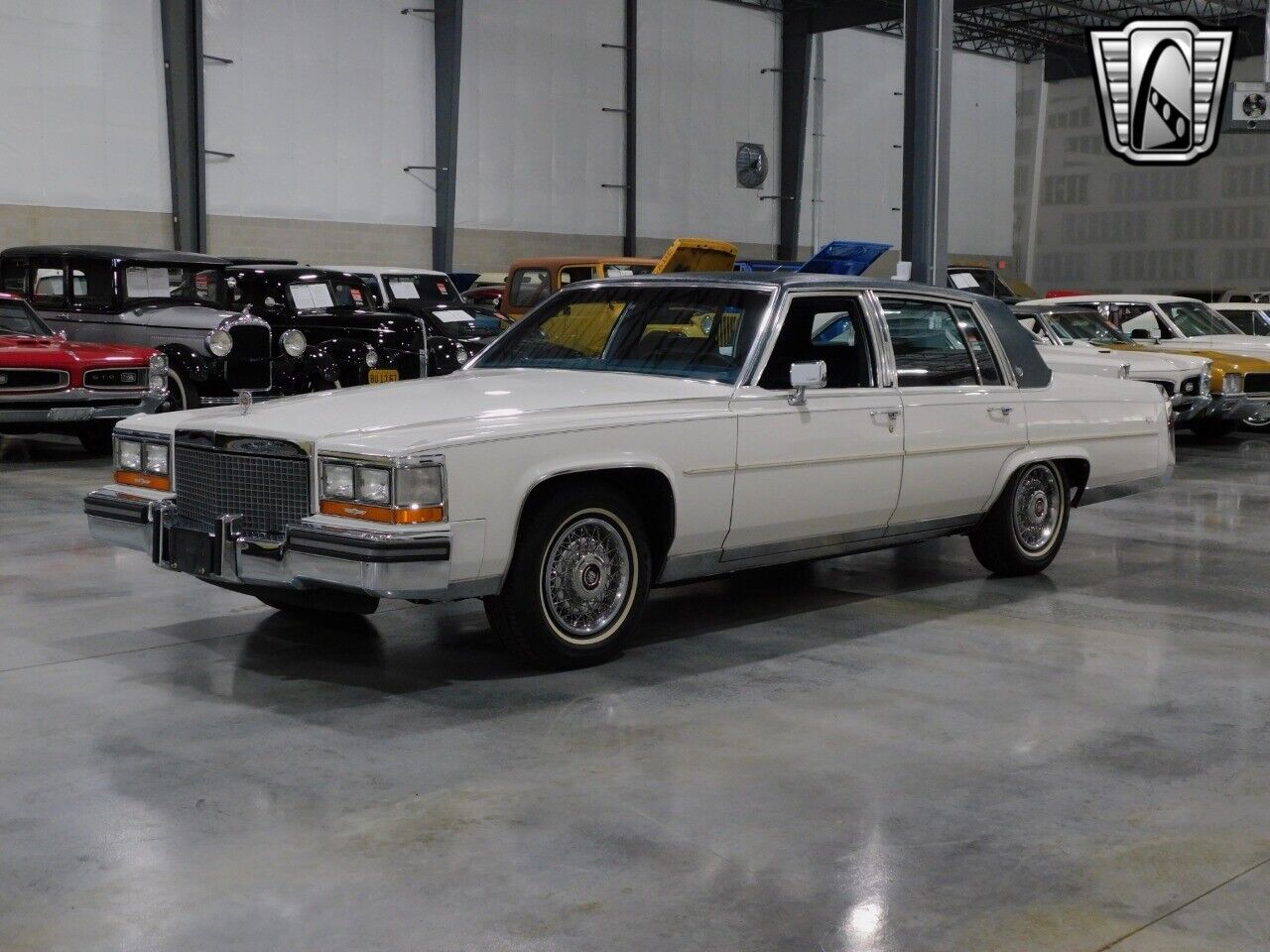 Cadillac-Brougham-Berline-1988-2