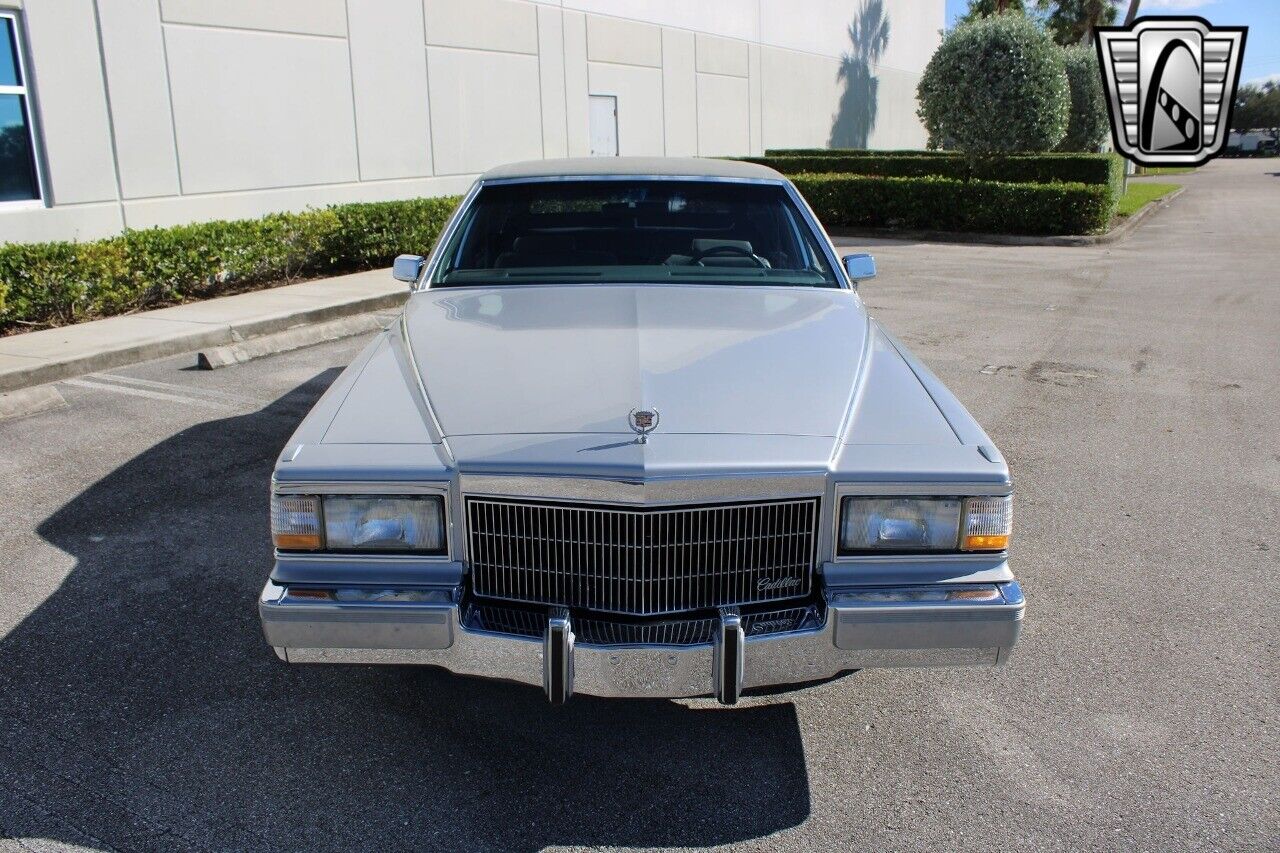 Cadillac-Brougham-Berline-1990-8