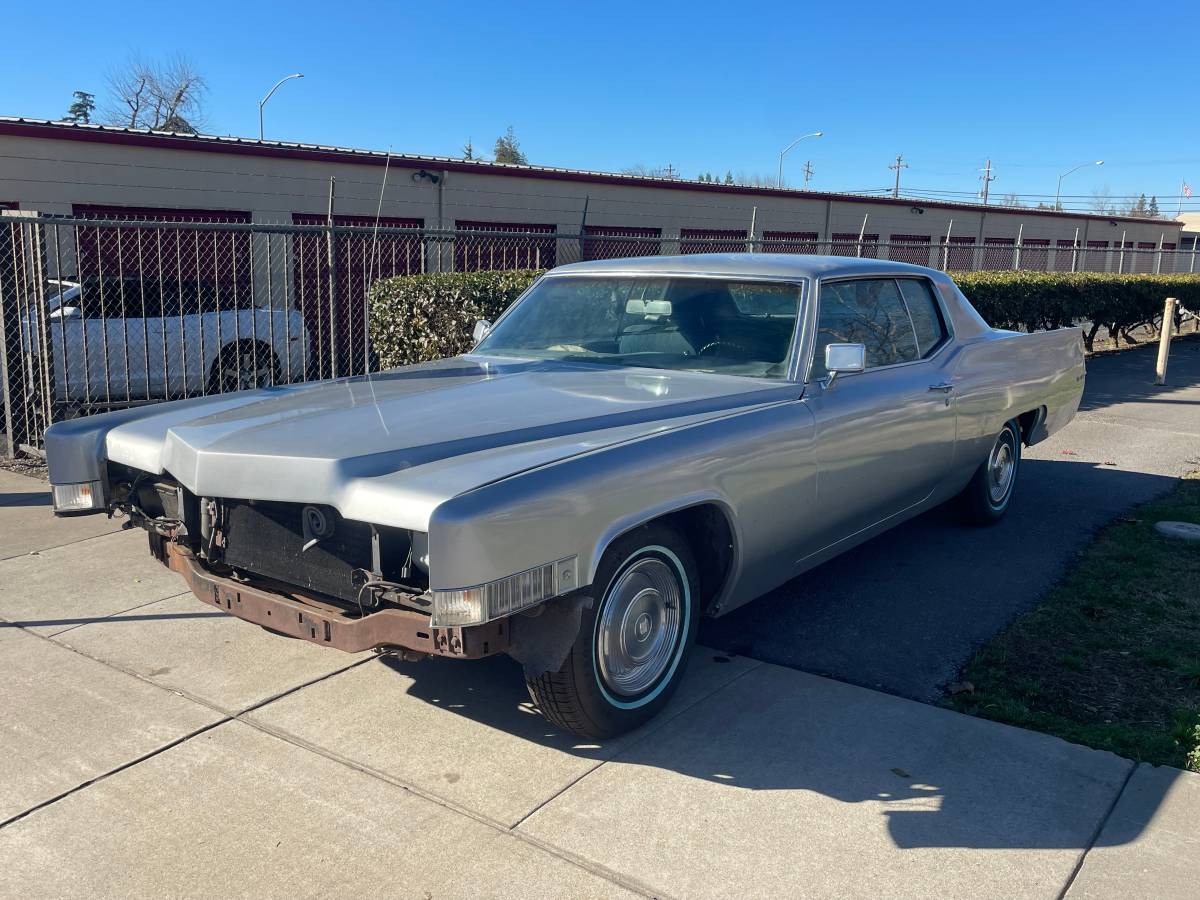 Cadillac-Coupe-deville-1969-1