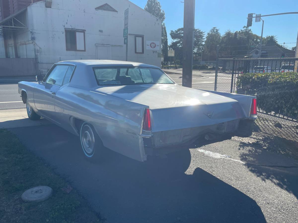 Cadillac-Coupe-deville-1969-2