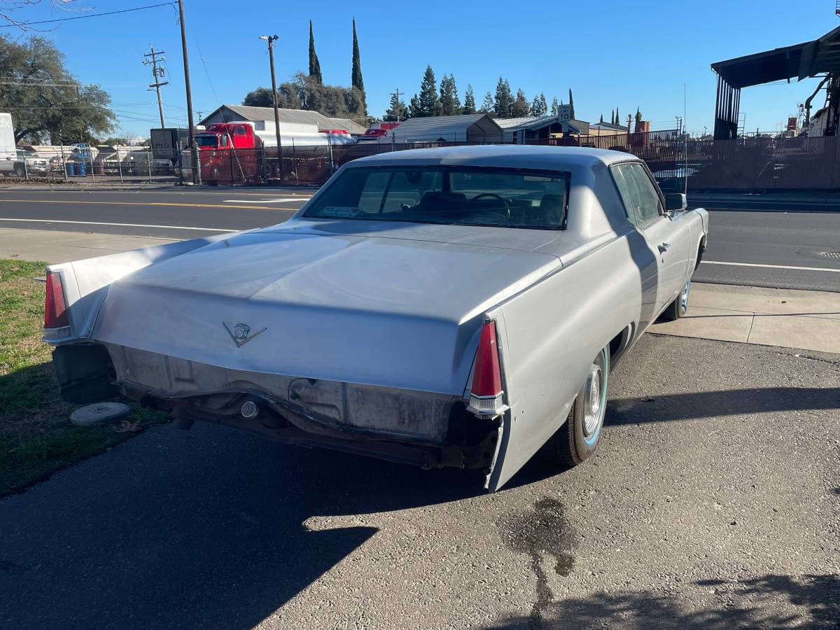 Cadillac-Coupe-deville-1969-3