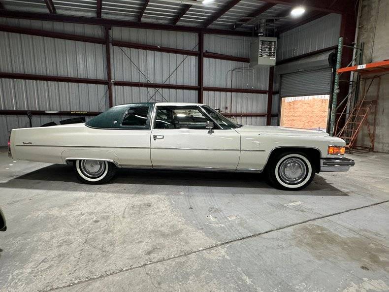 Cadillac-Coupe-deville-1976-4