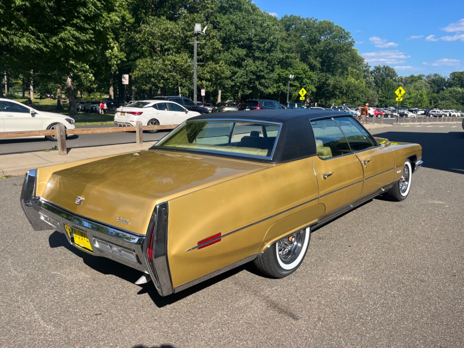 Cadillac-DeVille-1971-10