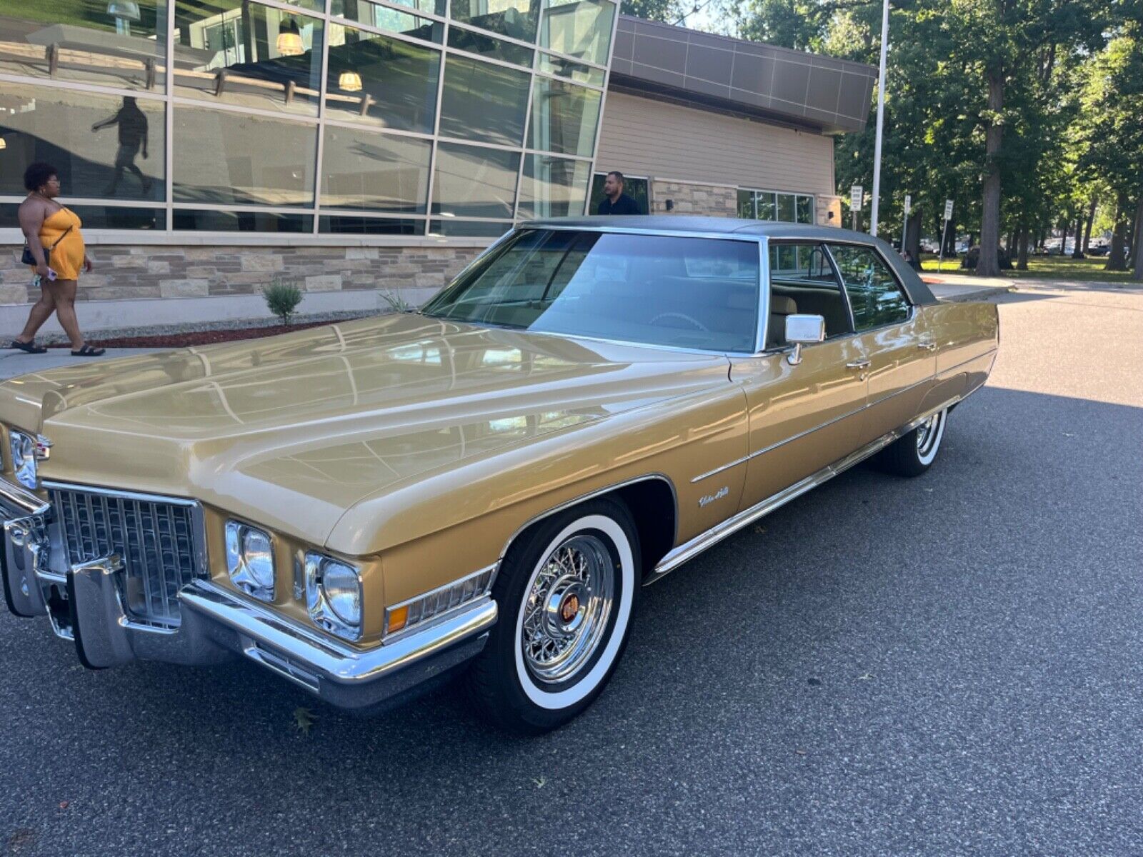 Cadillac DeVille  year1}