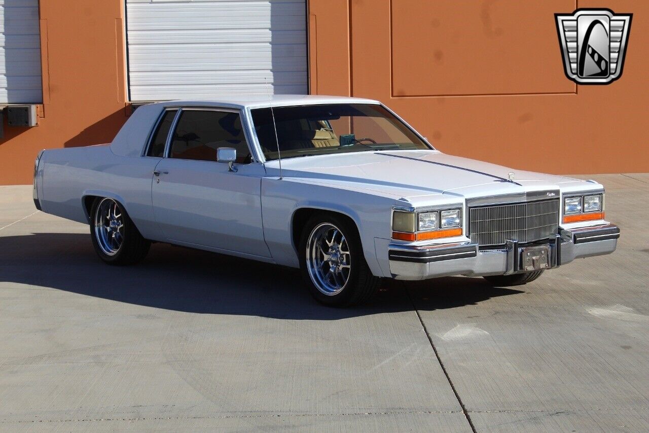 Cadillac-DeVille-1982-7