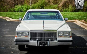 Cadillac-DeVille-1984-7