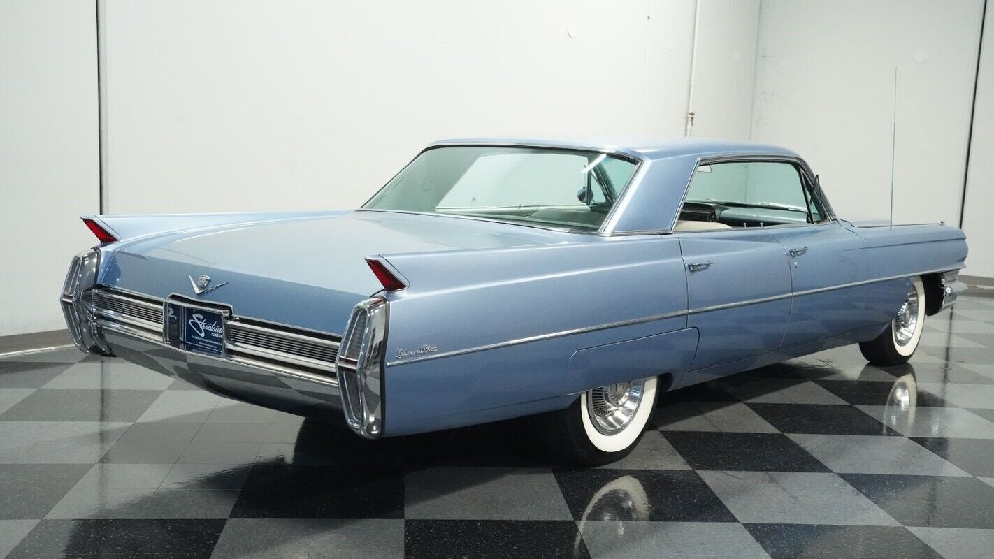 Cadillac-DeVille-Berline-1964-11