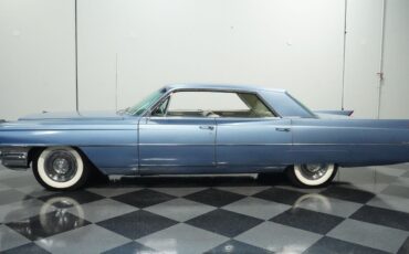 Cadillac-DeVille-Berline-1964-2