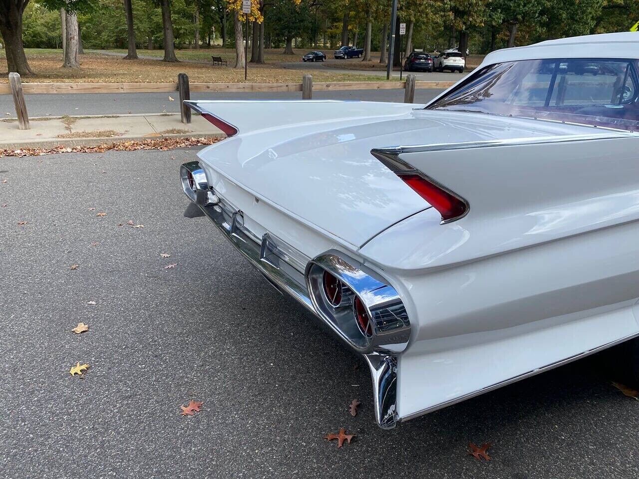 Cadillac-DeVille-Cabriolet-1961-13