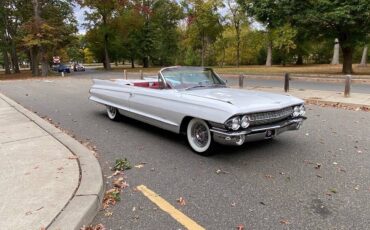 Cadillac-DeVille-Cabriolet-1961-2