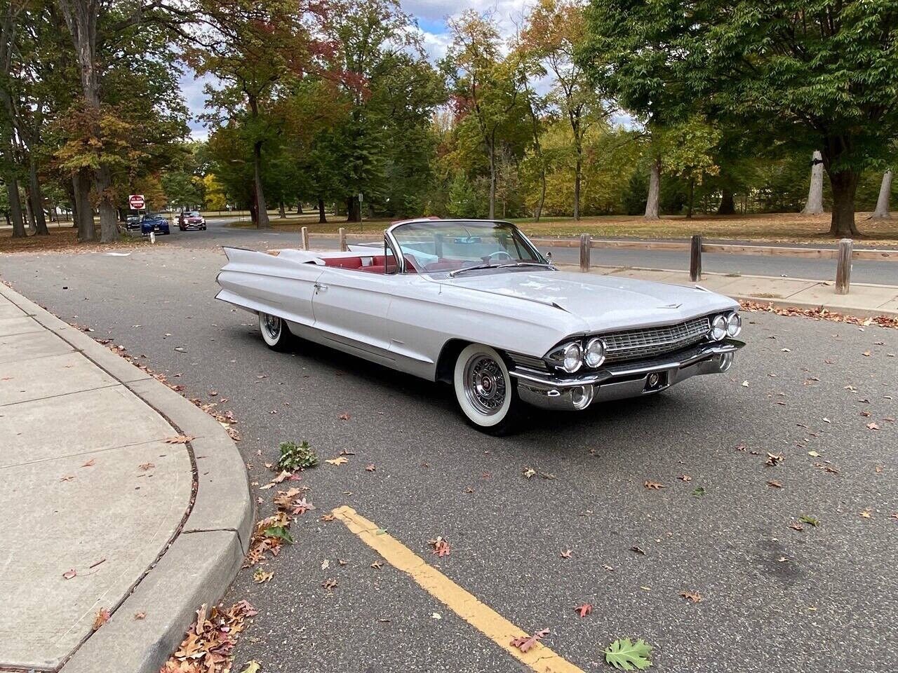 Cadillac-DeVille-Cabriolet-1961-2