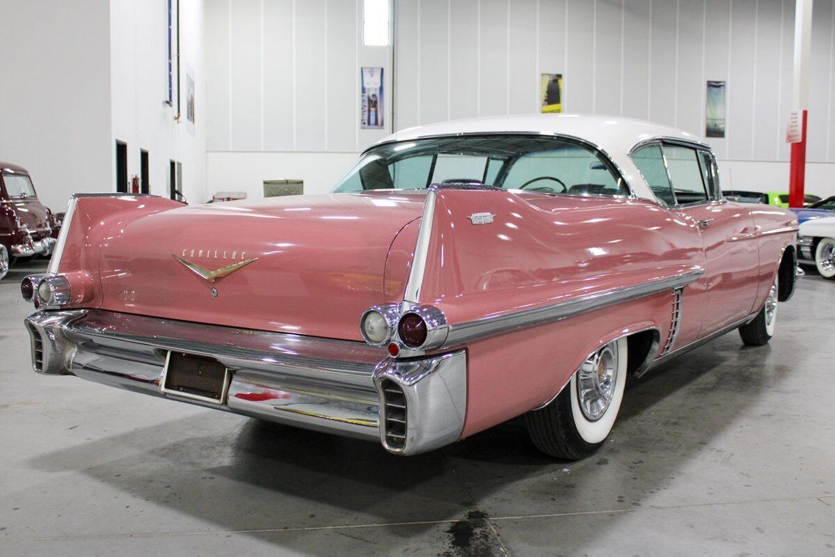 Cadillac-DeVille-Coupe-1957-6