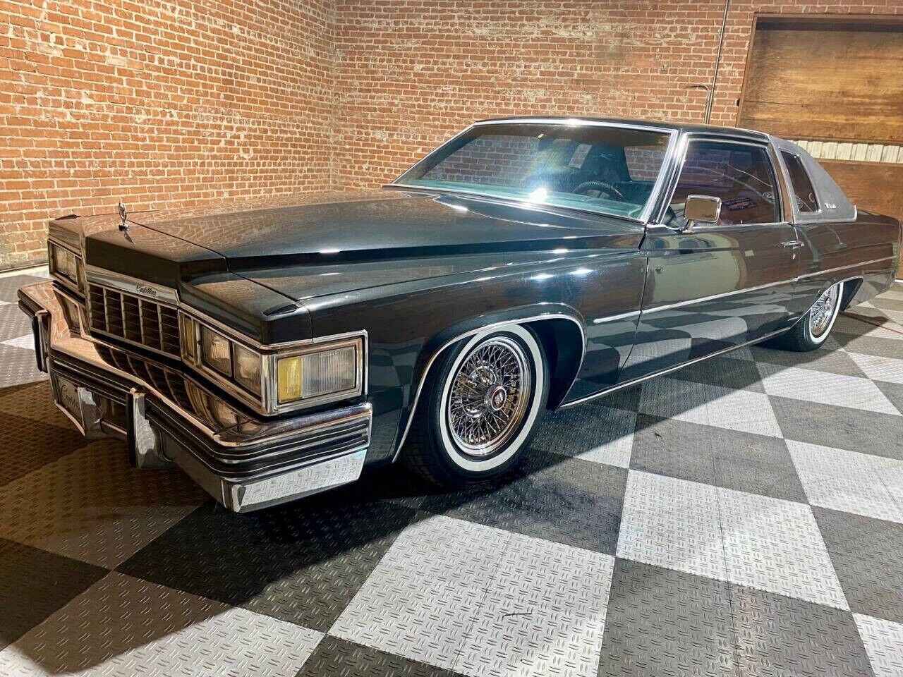 Cadillac-DeVille-Coupe-1977-1