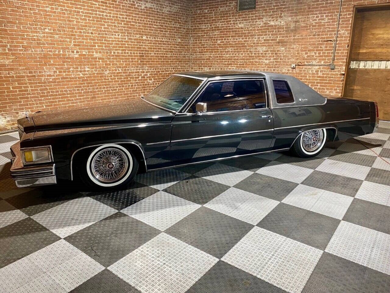 Cadillac-DeVille-Coupe-1977-8