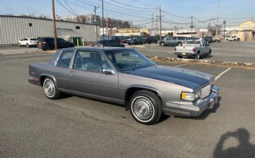 Cadillac-Deville-1988-1