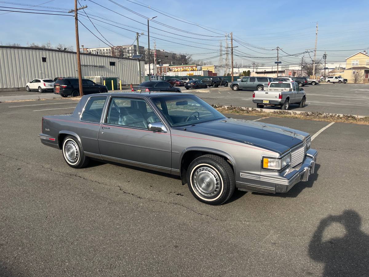 Cadillac-Deville-1988-1