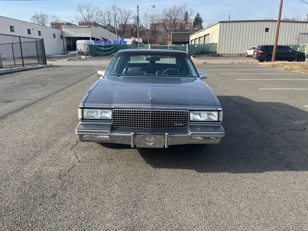 Cadillac-Deville-1988-10