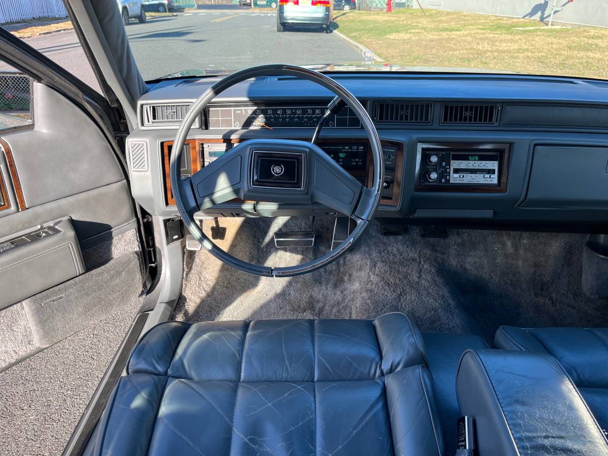 Cadillac-Deville-1988-12