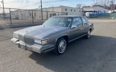 Cadillac-Deville-1988-23