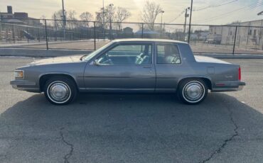 Cadillac-Deville-1988-3