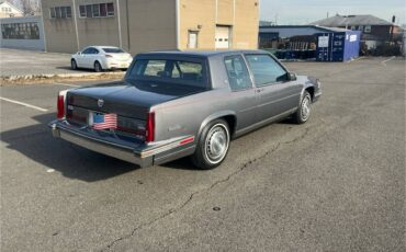 Cadillac-Deville-1988-4