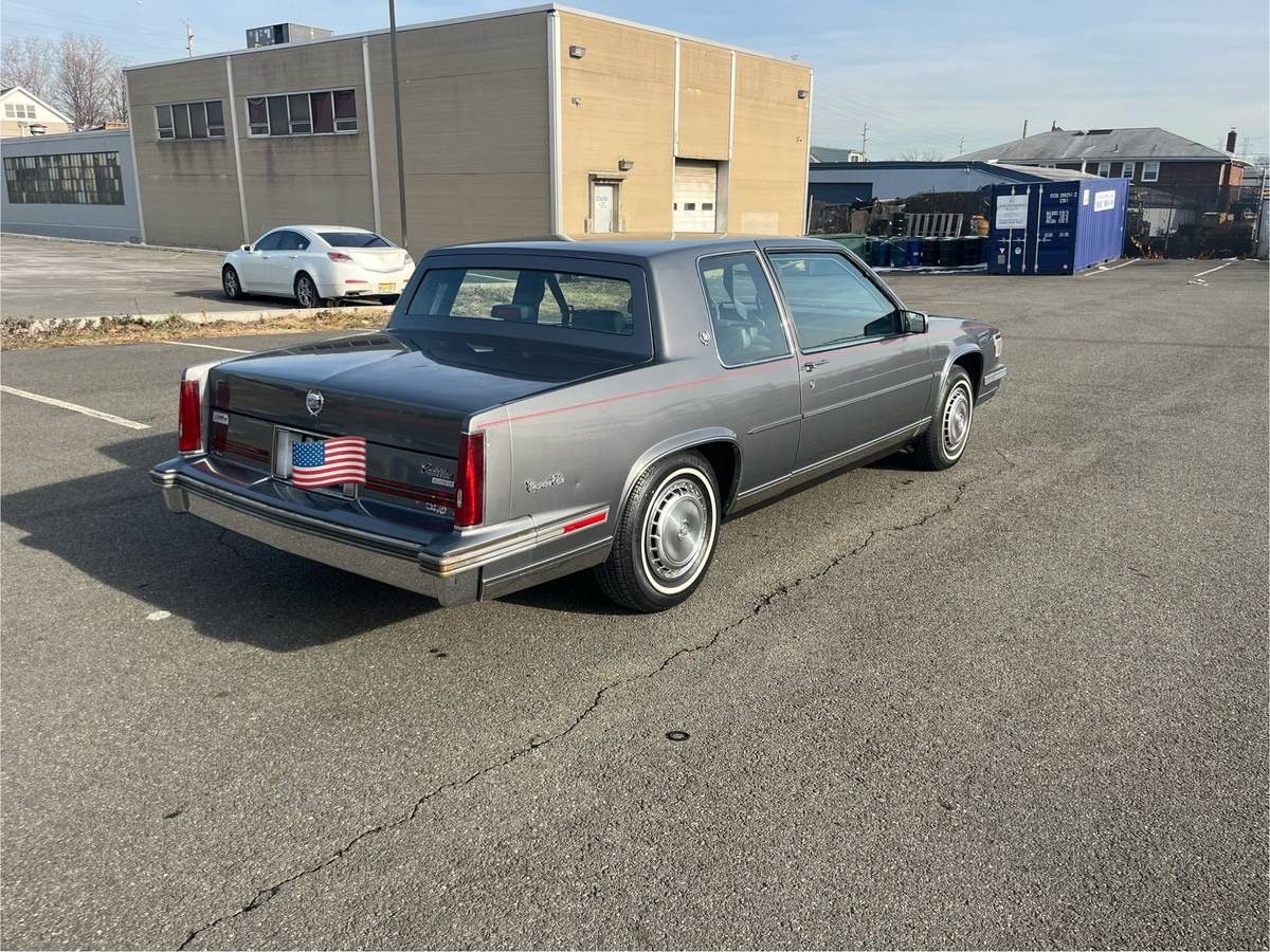 Cadillac-Deville-1988-4