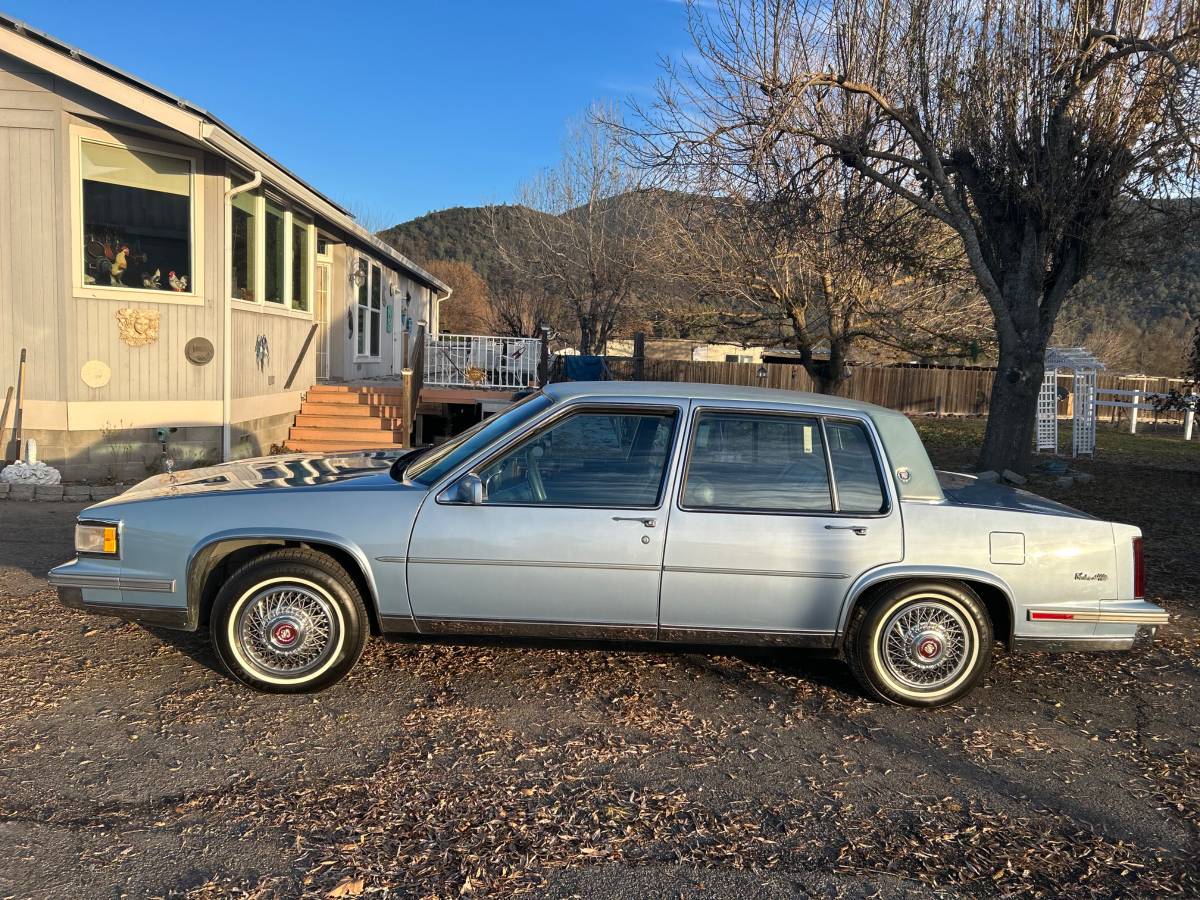 Cadillac-Deville-1988-4