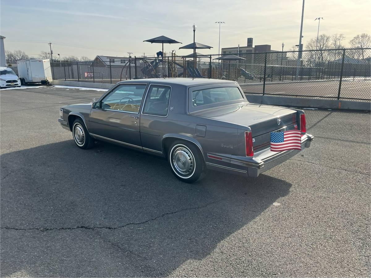 Cadillac-Deville-1988-9