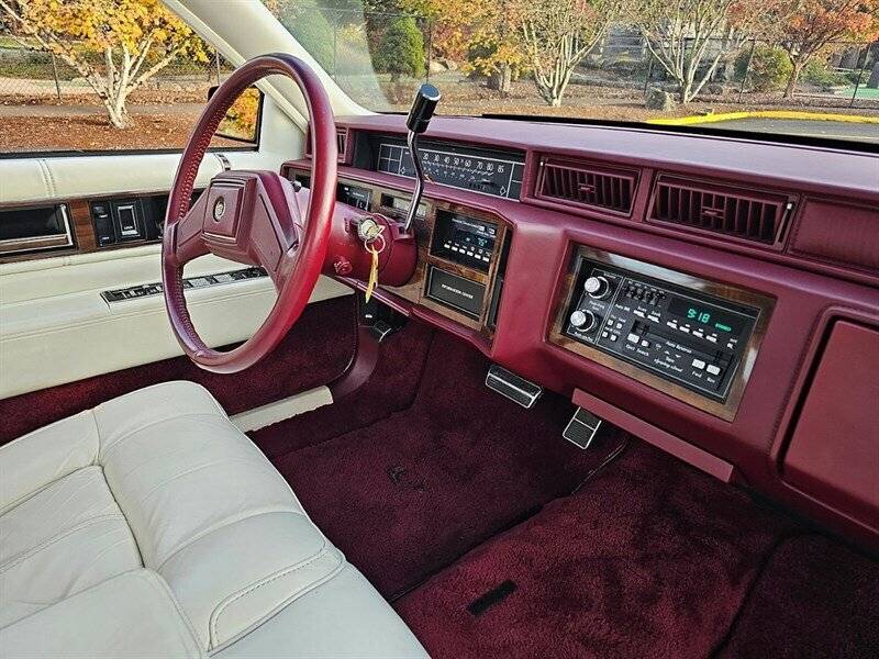 Cadillac-Deville-1989-20