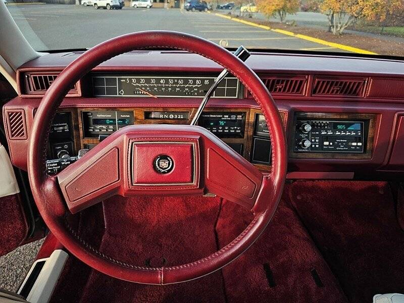 Cadillac-Deville-1989-21