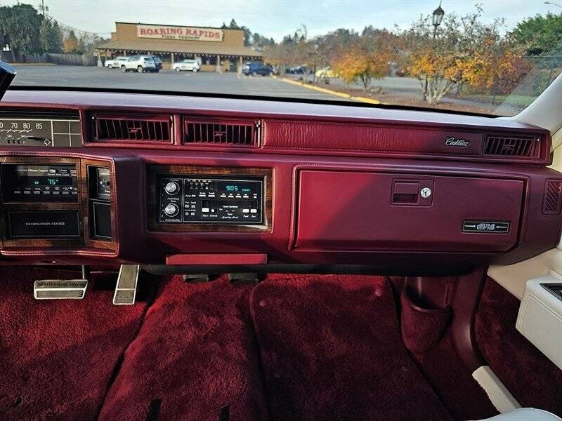 Cadillac-Deville-1989-23