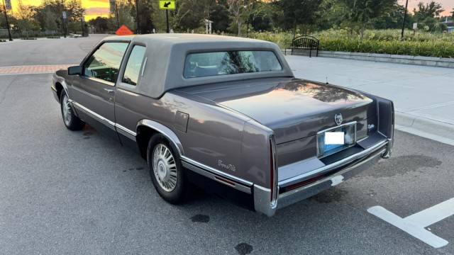 Cadillac-Deville-1992-3