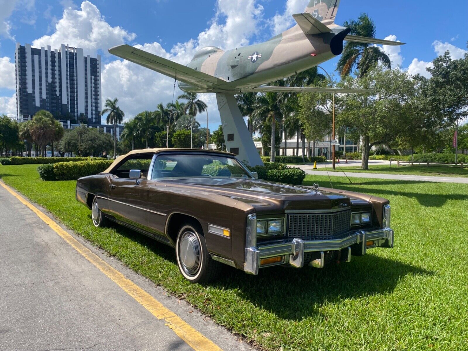 Cadillac-Eldorado-Cabriolet-1976-31