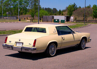 Cadillac-Eldorado-Coupe-1982-1