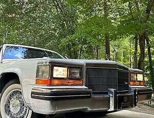 Cadillac-Fleetwood-1985-4