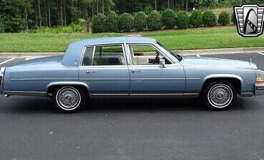 Cadillac-Fleetwood-1986-5