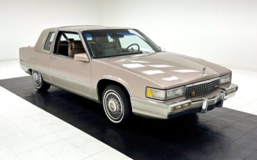 Cadillac-Fleetwood-1990-6