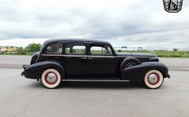 Cadillac-Fleetwood-Berline-1937-3