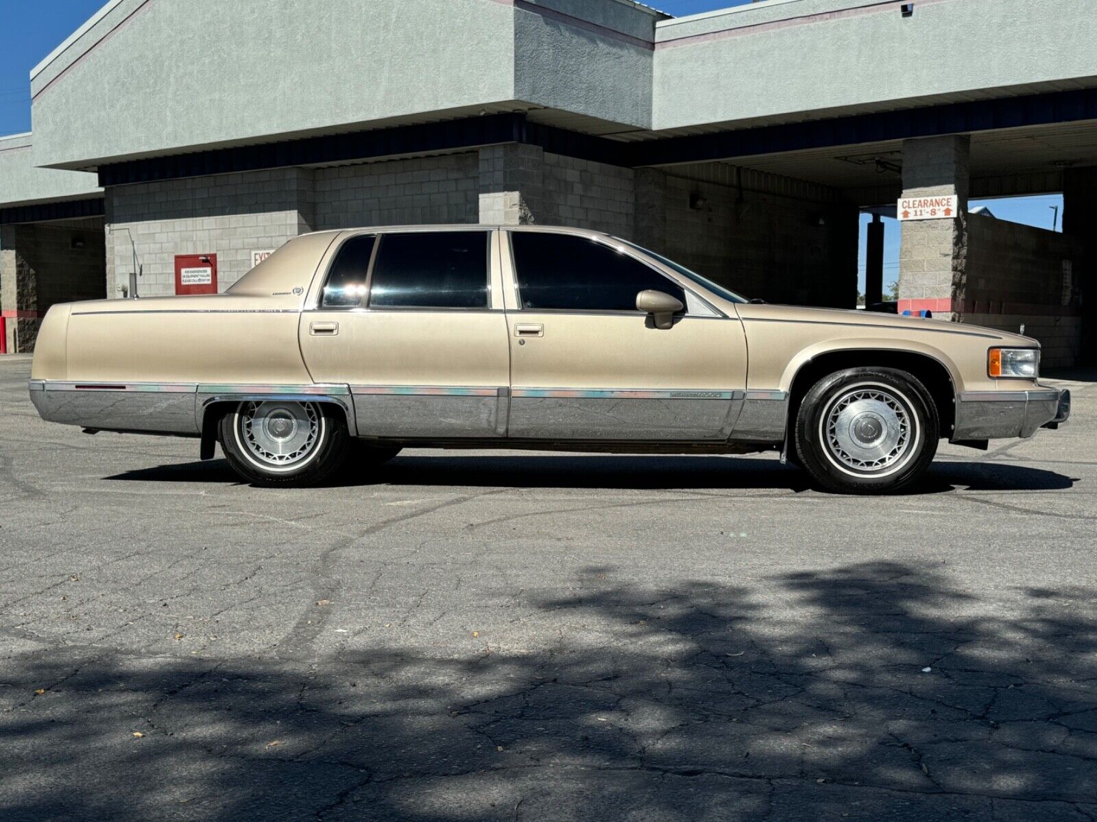 Cadillac-Fleetwood-Berline-1994-2