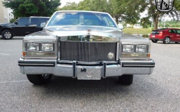 Cadillac-Fleetwood-Coupe-1984-2