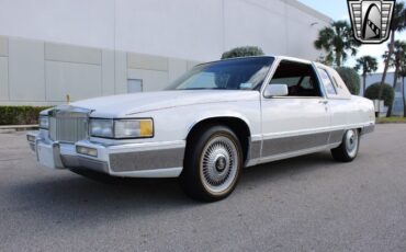 Cadillac-Fleetwood-Coupe-1990-3