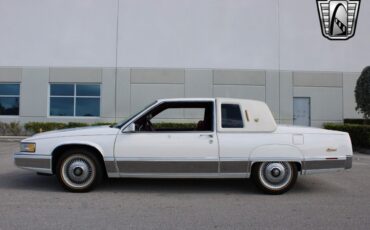 Cadillac-Fleetwood-Coupe-1990-4