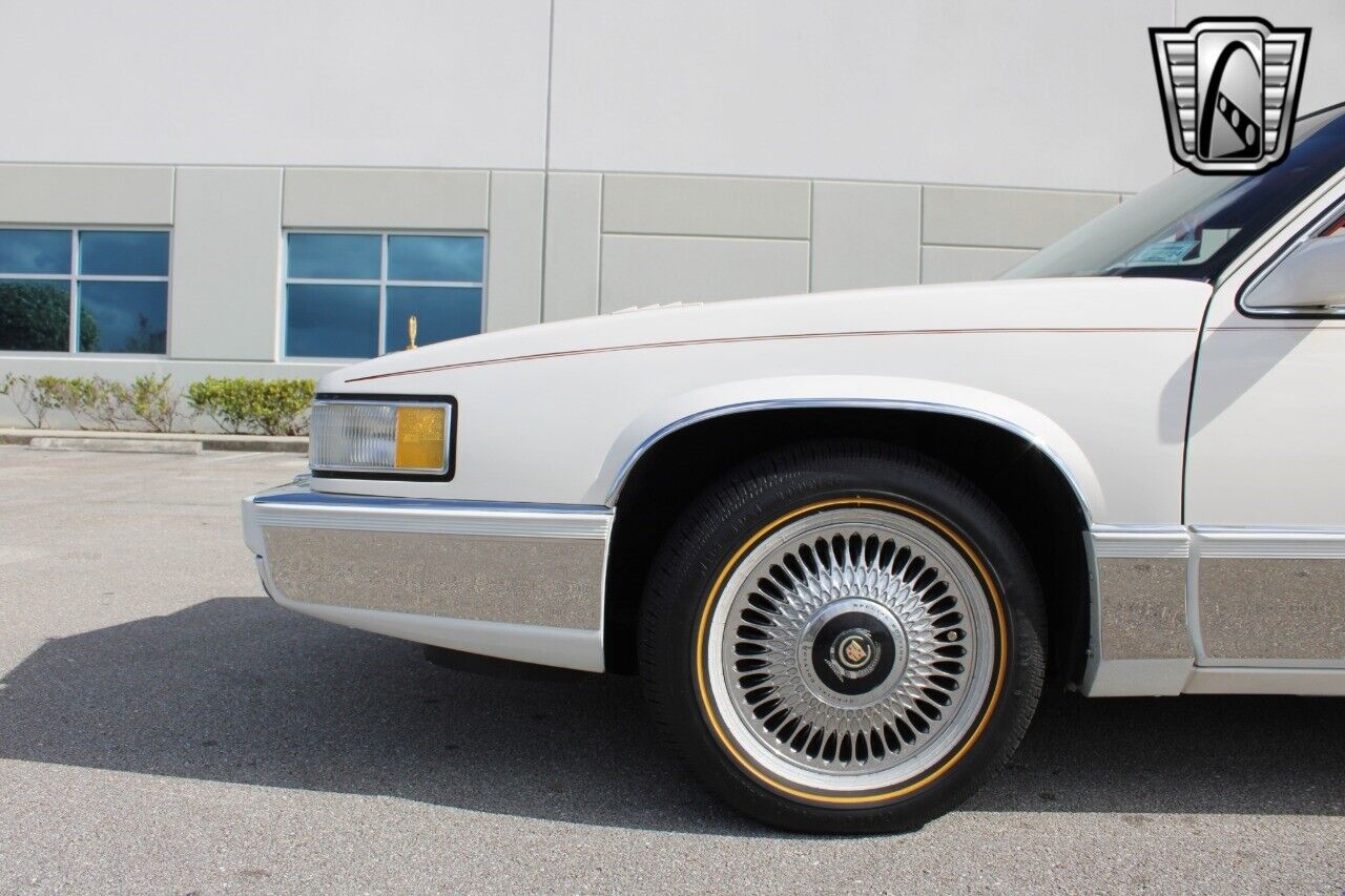 Cadillac-Fleetwood-Coupe-1990-7