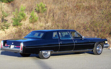 Cadillac-Fleetwood-Limousine-1976-1